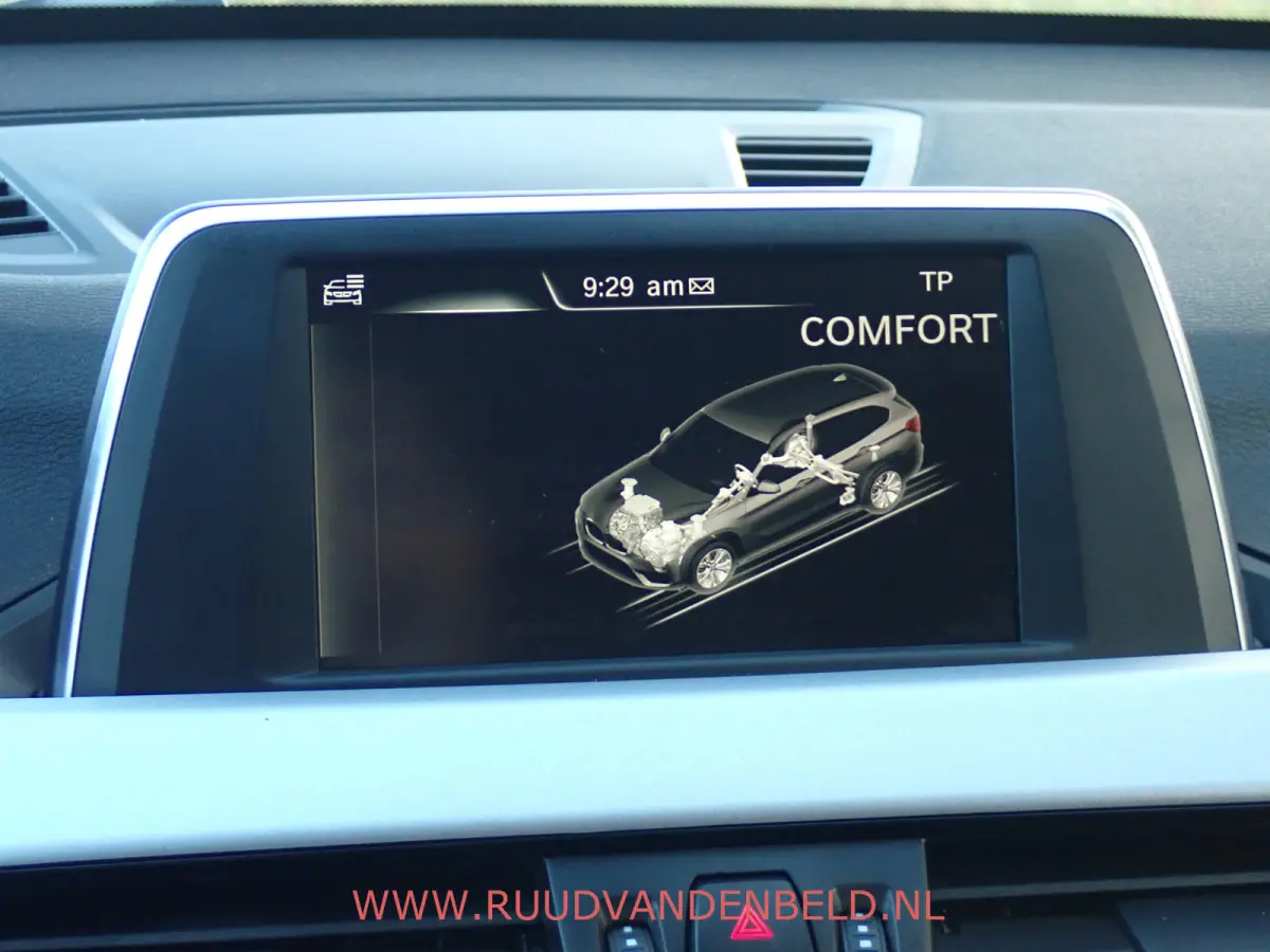 sDrive18i AUTOMAAT / CRUISE / PDC / NAVI / STOELVERWARMING