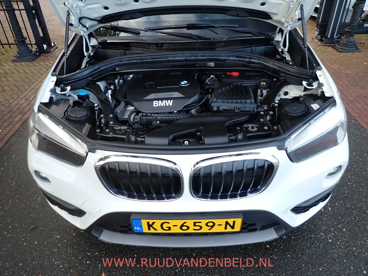 sDrive18i AUTOMAAT / CRUISE / PDC / NAVI / STOELVERWARMING