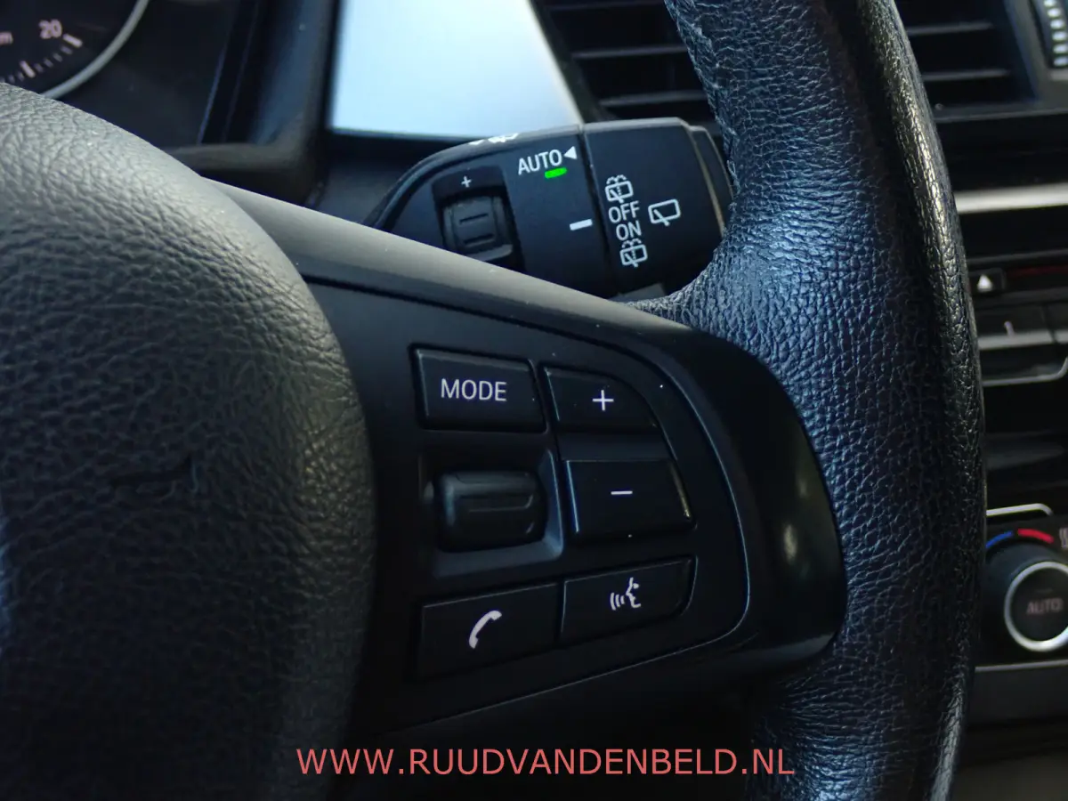 sDrive18i AUTOMAAT / CRUISE / PDC / NAVI / STOELVERWARMING