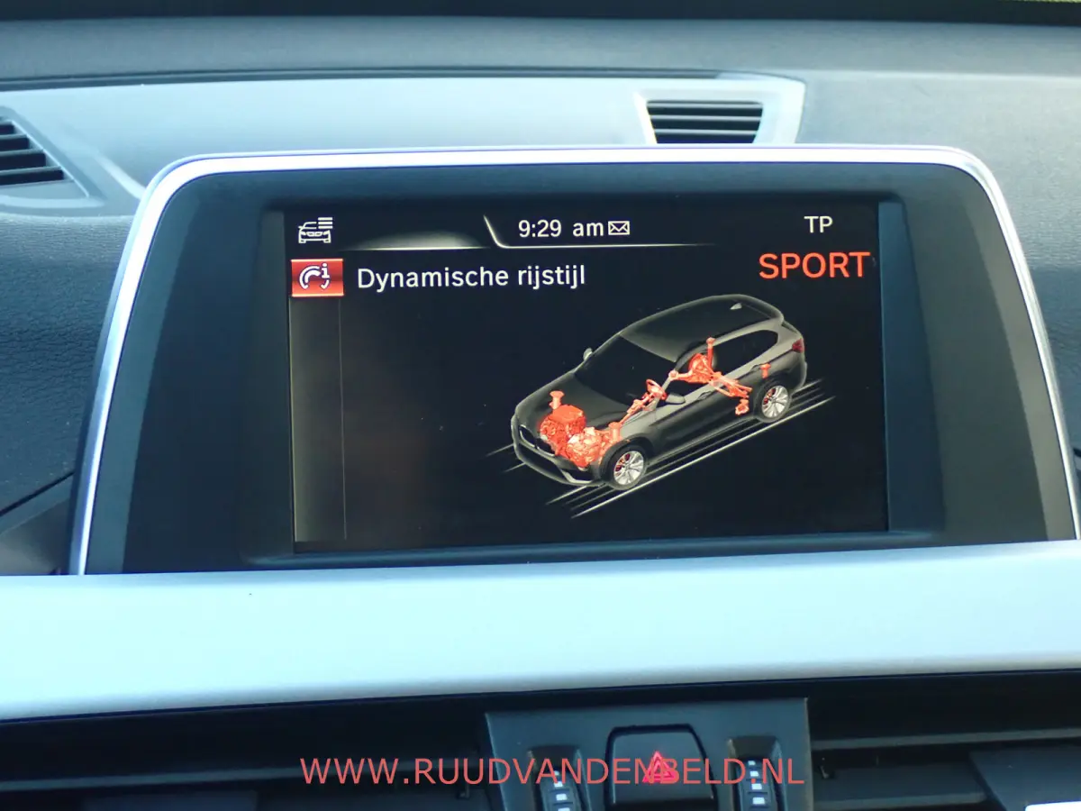 sDrive18i AUTOMAAT / CRUISE / PDC / NAVI / STOELVERWARMING