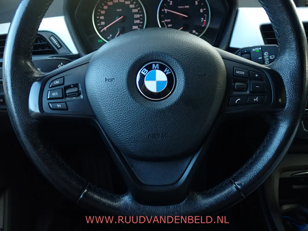 sDrive18i AUTOMAAT / CRUISE / PDC / NAVI / STOELVERWARMING