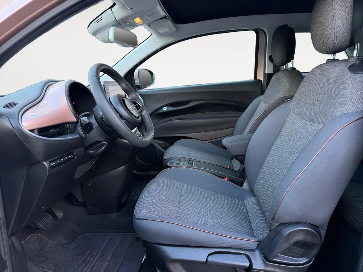 Icon 42 kWh | Keyless | Stoelverwarming | Camera | Lane Assist | Adaptive Cruise | Apple Carplay | Android Auto | LED | Lichtmetalen velgen | 1 Jaar Bovag Garantie