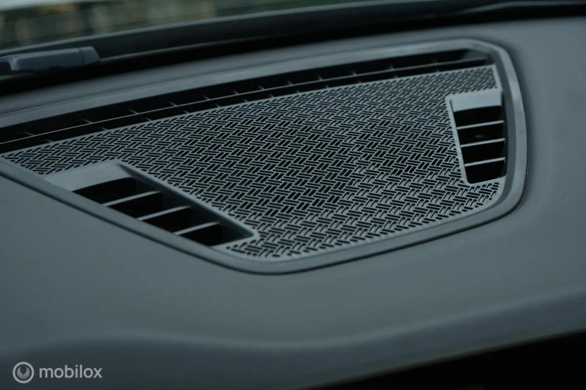 eDrive20 67 kWh | 100% SOH | M-Sportpakket | Harman Kardon | Pano | Trekhaak | ACC | Camera | M-Sportpakket Pro | Stoelverwarming | LED |