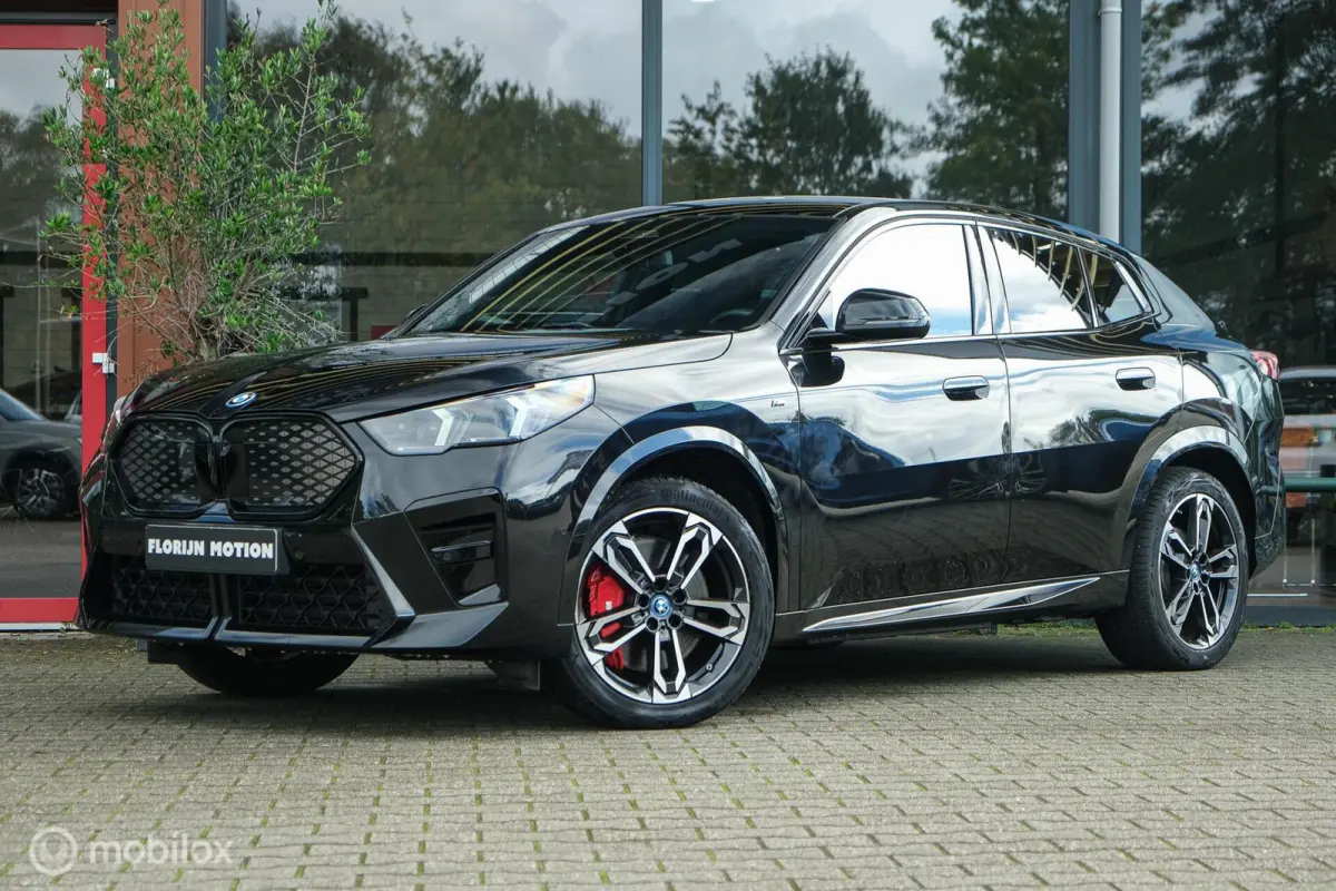 eDrive20 67 kWh | 100% SOH | M-Sportpakket | Harman Kardon | Pano | Trekhaak | ACC | Camera | M-Sportpakket Pro | Stoelverwarming | LED |