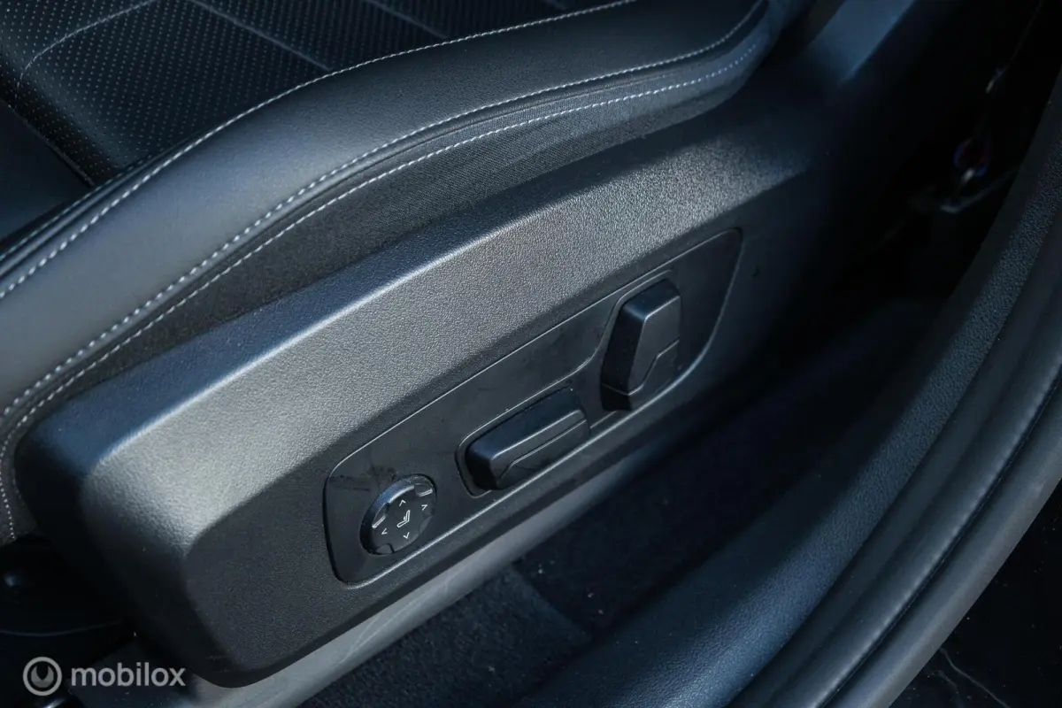 eDrive20 67 kWh | 100% SOH | M-Sportpakket | Harman Kardon | Pano | Trekhaak | ACC | Camera | M-Sportpakket Pro | Stoelverwarming | LED |