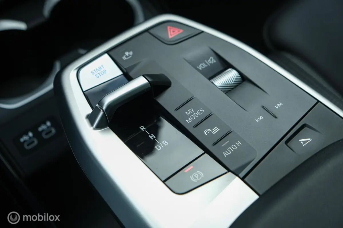 eDrive20 67 kWh | 100% SOH | M-Sportpakket | Harman Kardon | Pano | Trekhaak | ACC | Camera | M-Sportpakket Pro | Stoelverwarming | LED |