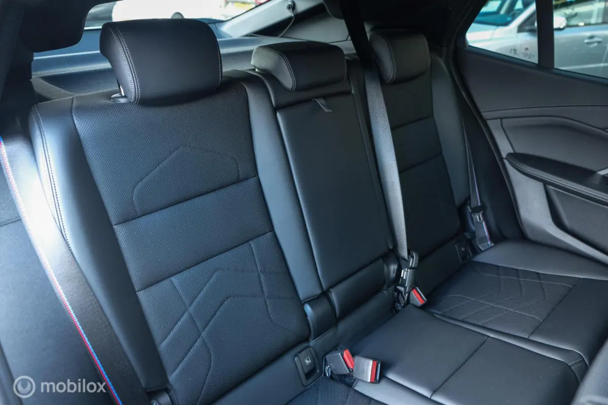 eDrive20 67 kWh | 100% SOH | M-Sportpakket | Harman Kardon | Pano | Trekhaak | ACC | Camera | M-Sportpakket Pro | Stoelverwarming | LED |