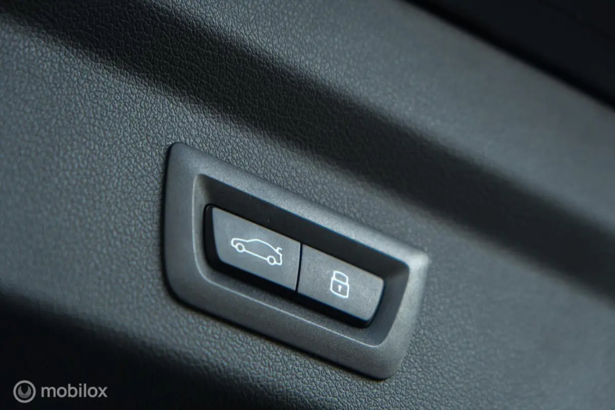 eDrive20 67 kWh | 100% SOH | M-Sportpakket | Harman Kardon | Pano | Trekhaak | ACC | Camera | M-Sportpakket Pro | Stoelverwarming | LED |