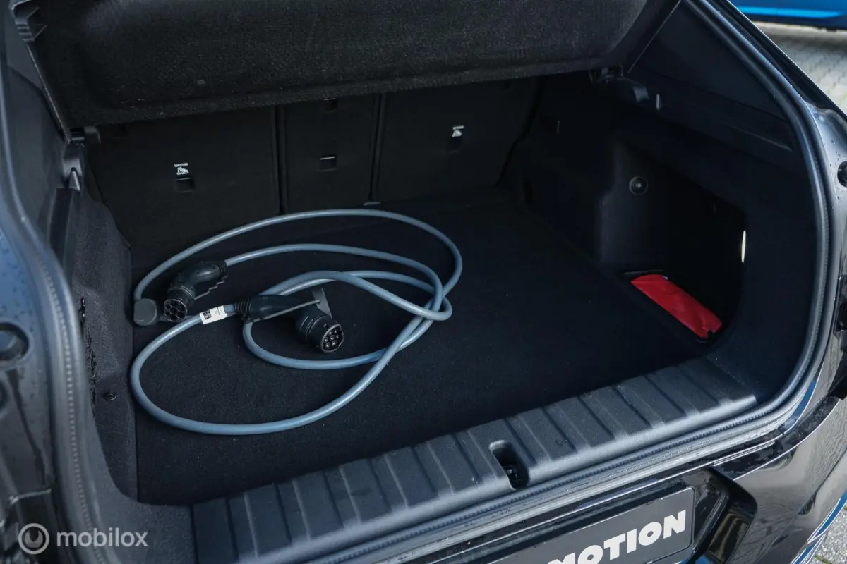 eDrive20 67 kWh | 100% SOH | M-Sportpakket | Harman Kardon | Pano | Trekhaak | ACC | Camera | M-Sportpakket Pro | Stoelverwarming | LED |