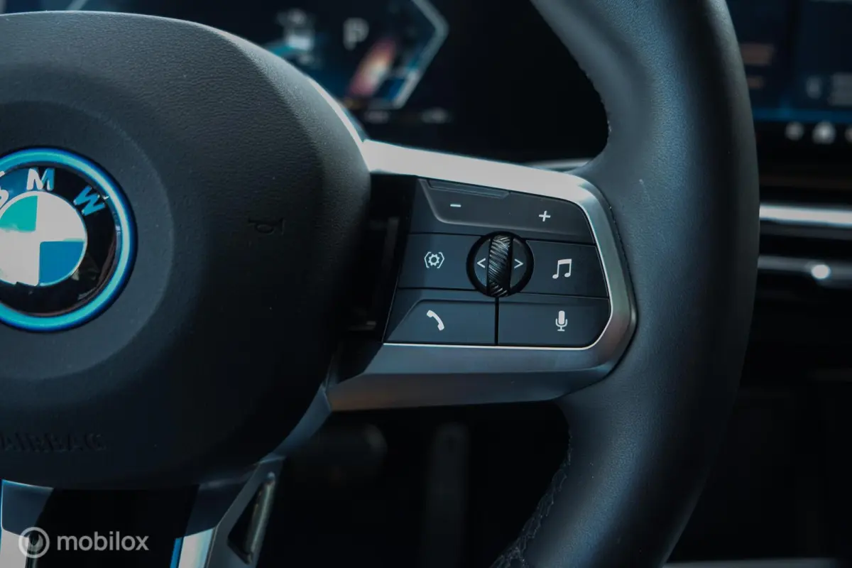 eDrive20 67 kWh | 100% SOH | M-Sportpakket | Harman Kardon | Pano | Trekhaak | ACC | Camera | M-Sportpakket Pro | Stoelverwarming | LED |