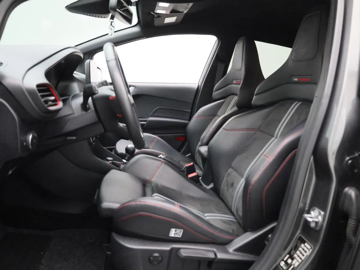 1.5 Ecoboost ST-X | 200 pk | Sportstoelen | Performance Pack | Winter Pack | LED