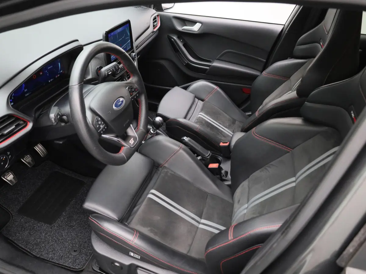 1.5 Ecoboost ST-X | 200 pk | Sportstoelen | Performance Pack | Winter Pack | LED