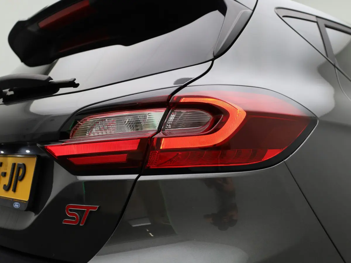 1.5 Ecoboost ST-X | 200 pk | Sportstoelen | Performance Pack | Winter Pack | LED