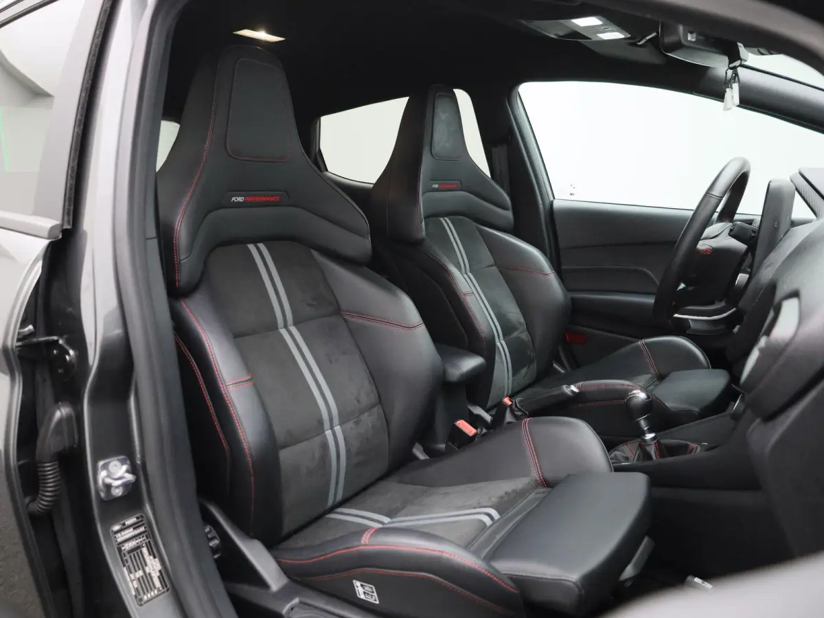 1.5 Ecoboost ST-X | 200 pk | Sportstoelen | Performance Pack | Winter Pack | LED