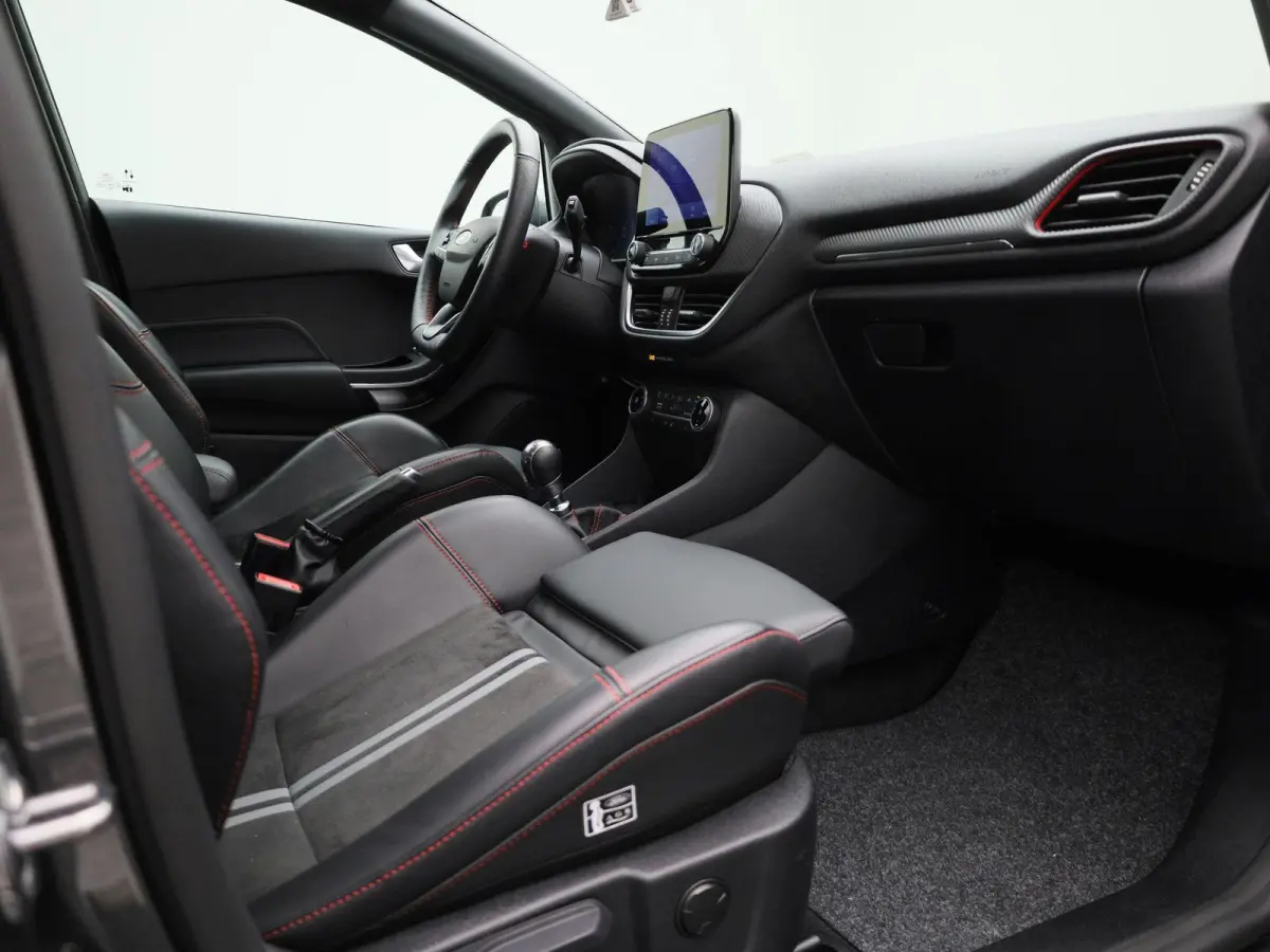1.5 Ecoboost ST-X | 200 pk | Sportstoelen | Performance Pack | Winter Pack | LED