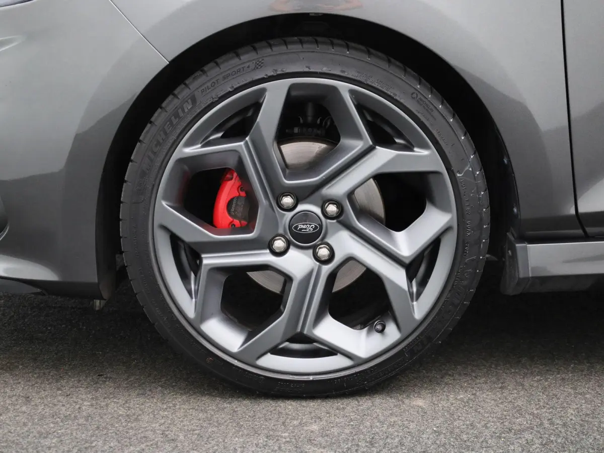 1.5 Ecoboost ST-X | 200 pk | Sportstoelen | Performance Pack | Winter Pack | LED
