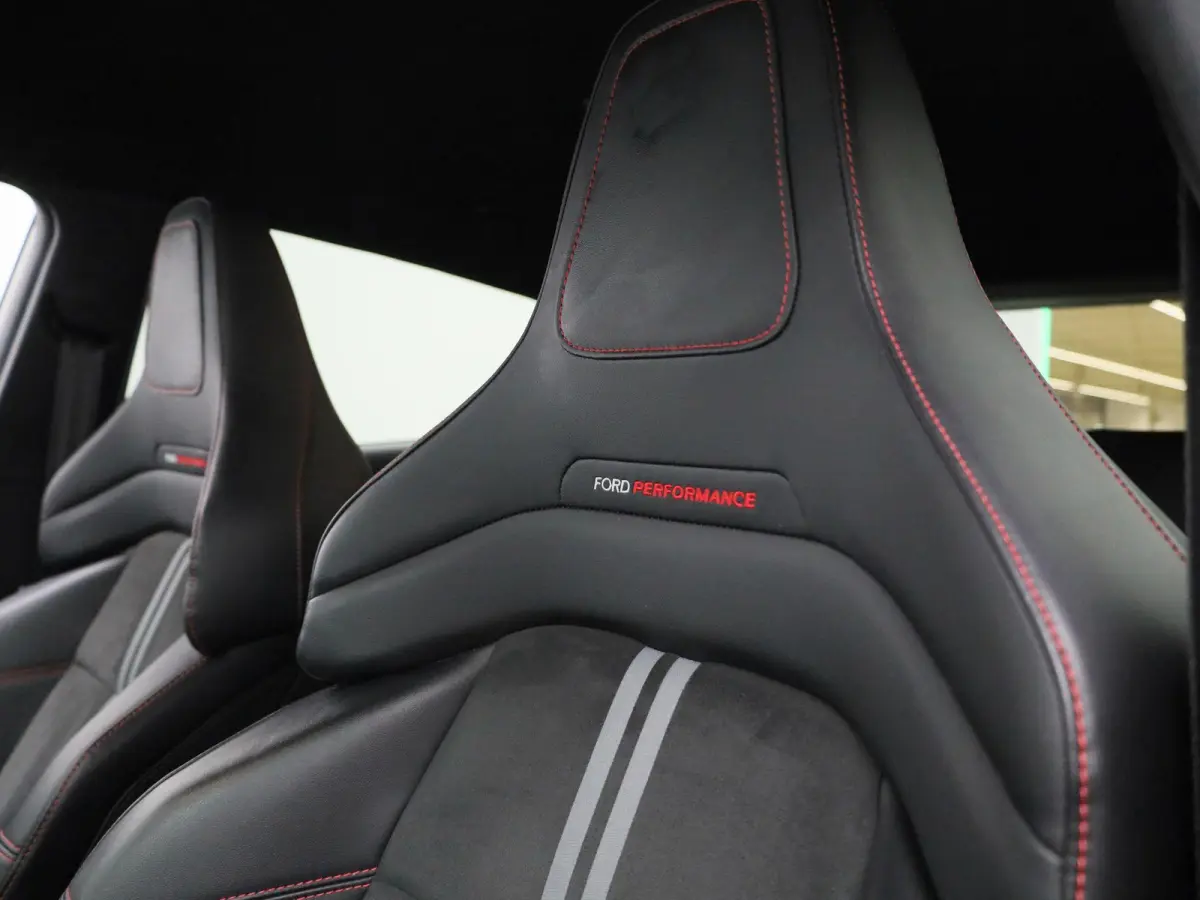 1.5 Ecoboost ST-X | 200 pk | Sportstoelen | Performance Pack | Winter Pack | LED