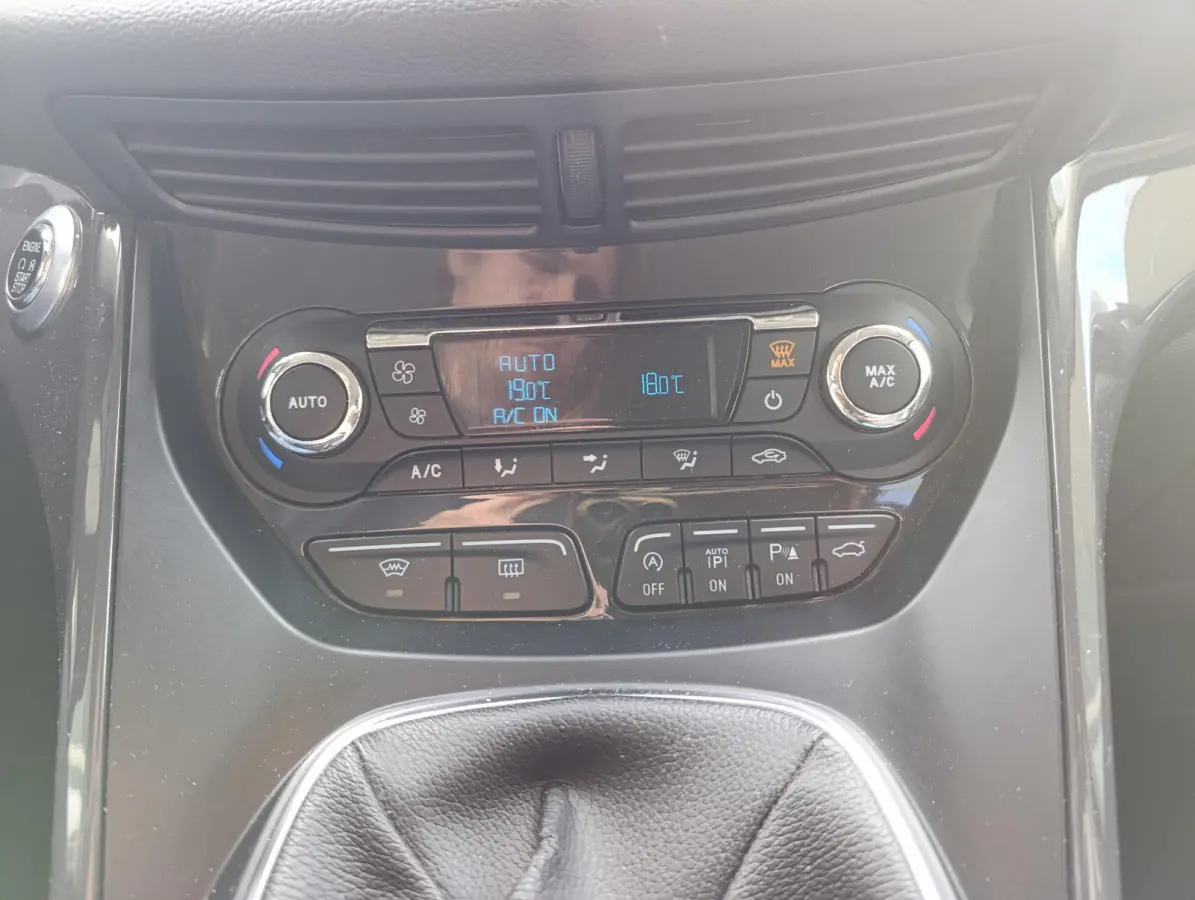 1.5 EcoBoost Titanium | 1e-eigenaar | 1800kg trekgewicht | Trekhaak | Elek. Achterklep | Stoel/voorruitverwarming | Camera | Sony-audio