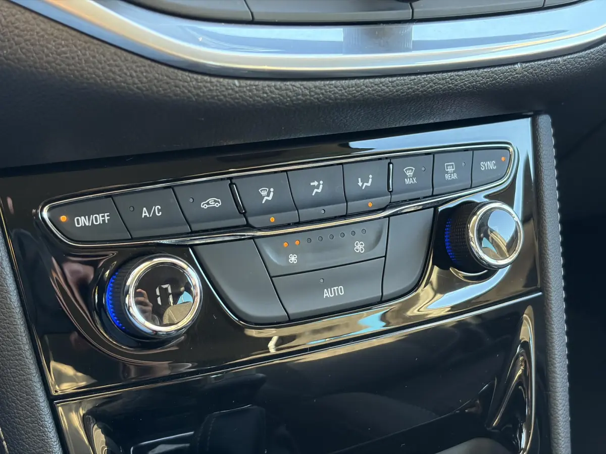 1.0 Innovation ✓1e Eigenaar✓Camera✓Trekhaak✓Carplay✓Navi✓Halfleder✓105pk✓Pdc V+A✓Recent beurt gehad✓Clima✓Cruise✓Rijstrooksensor✓N.A.P✓Apk tot 10-2027