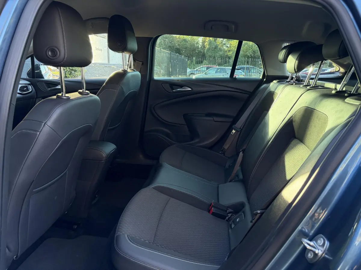 1.0 Innovation ✓1e Eigenaar✓Camera✓Trekhaak✓Carplay✓Navi✓Halfleder✓105pk✓Pdc V+A✓Recent beurt gehad✓Clima✓Cruise✓Rijstrooksensor✓N.A.P✓Apk tot 10-2027
