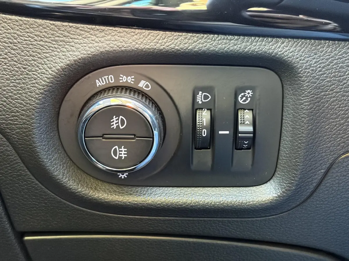 1.0 Innovation ✓1e Eigenaar✓Camera✓Trekhaak✓Carplay✓Navi✓Halfleder✓105pk✓Pdc V+A✓Recent beurt gehad✓Clima✓Cruise✓Rijstrooksensor✓N.A.P✓Apk tot 10-2027