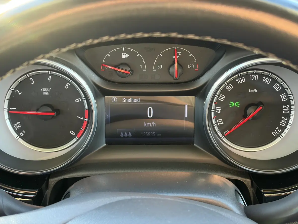 1.0 Innovation ✓1e Eigenaar✓Camera✓Trekhaak✓Carplay✓Navi✓Halfleder✓105pk✓Pdc V+A✓Recent beurt gehad✓Clima✓Cruise✓Rijstrooksensor✓N.A.P✓Apk tot 10-2027