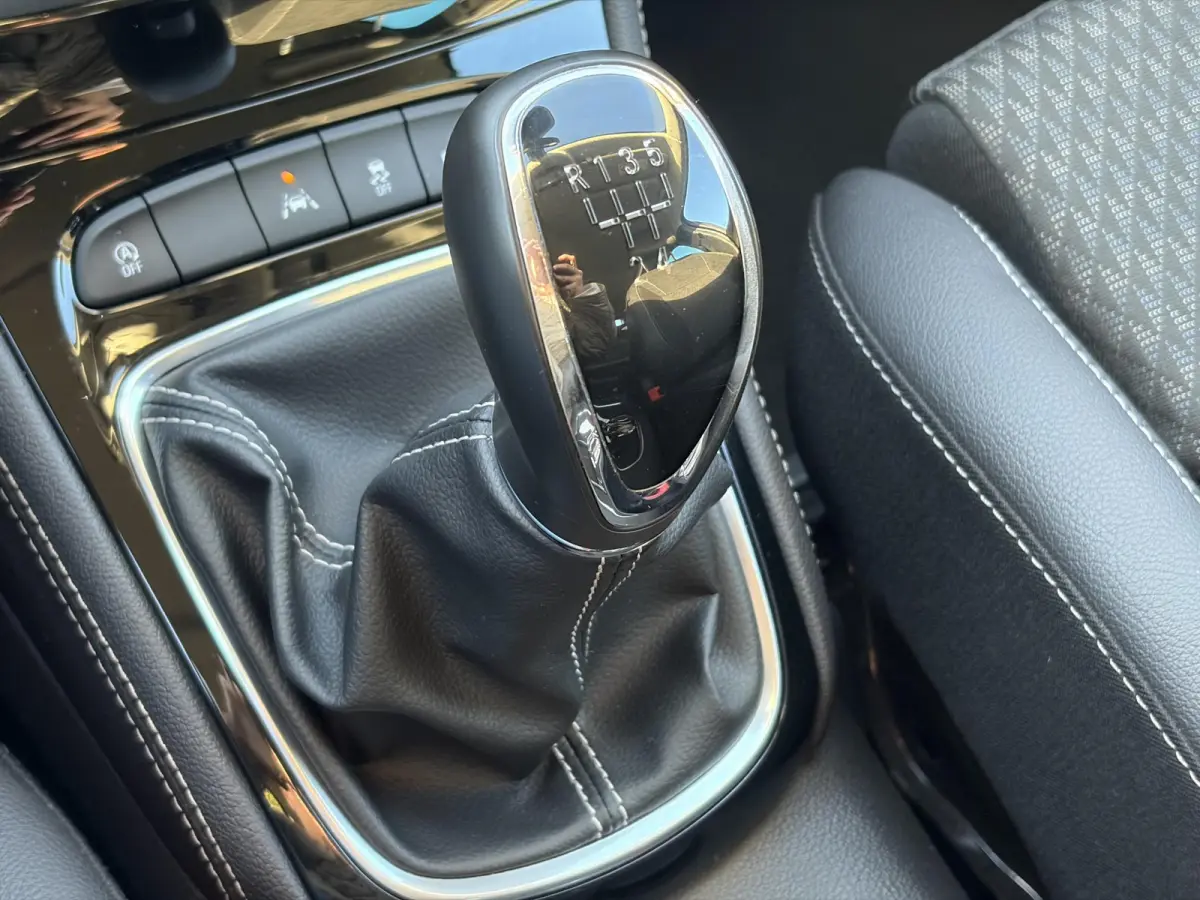 1.0 Innovation ✓1e Eigenaar✓Camera✓Trekhaak✓Carplay✓Navi✓Halfleder✓105pk✓Pdc V+A✓Recent beurt gehad✓Clima✓Cruise✓Rijstrooksensor✓N.A.P✓Apk tot 10-2027