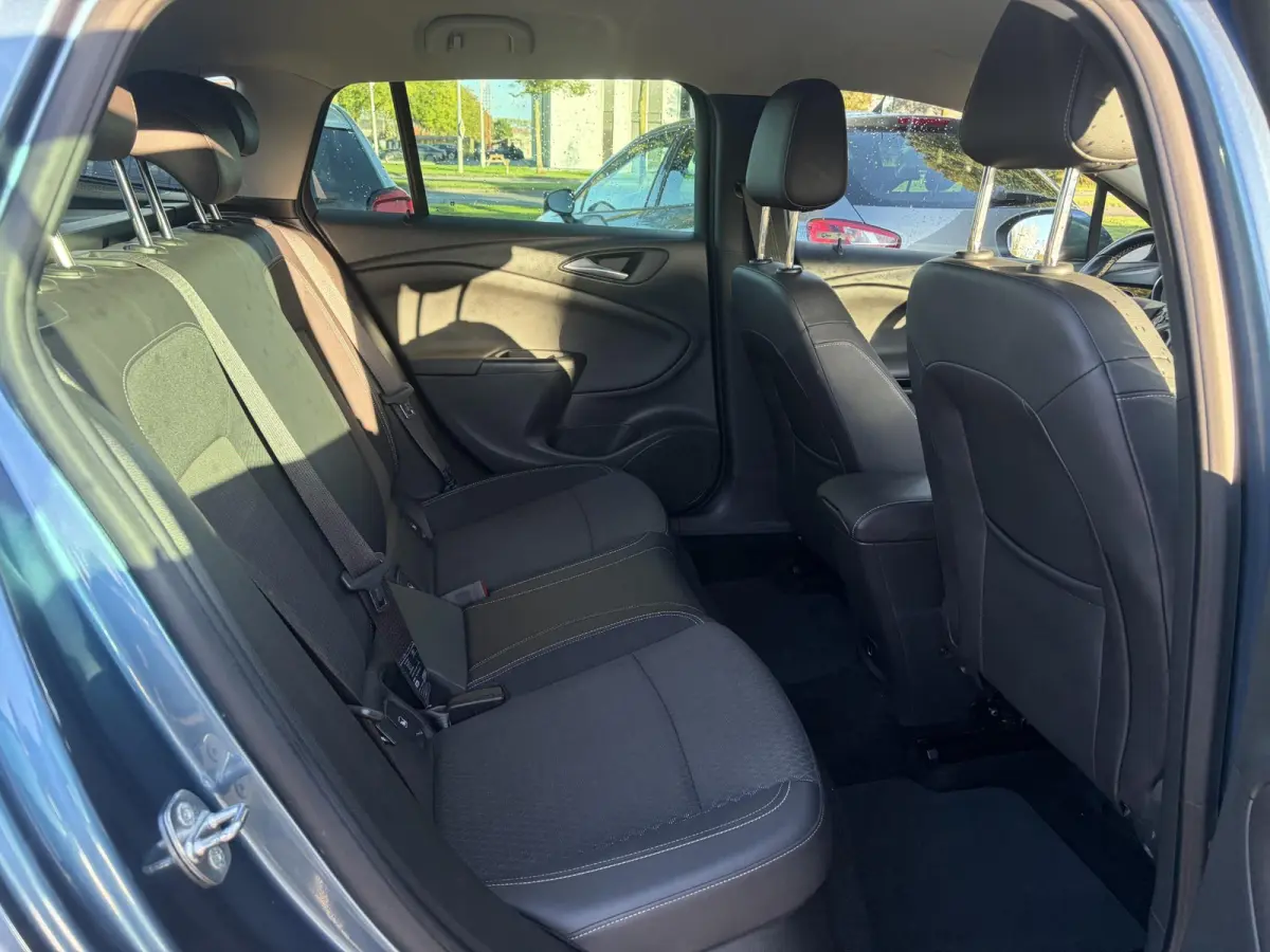 1.0 Innovation ✓1e Eigenaar✓Camera✓Trekhaak✓Carplay✓Navi✓Halfleder✓105pk✓Pdc V+A✓Recent beurt gehad✓Clima✓Cruise✓Rijstrooksensor✓N.A.P✓Apk tot 10-2027