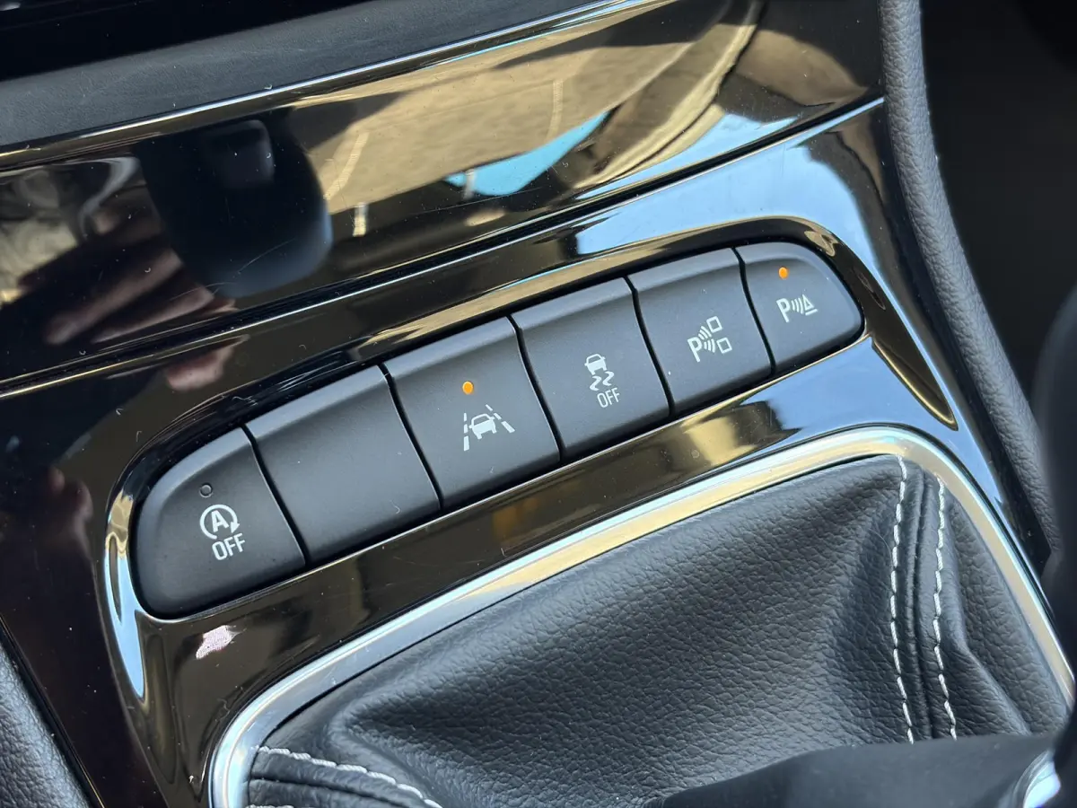 1.0 Innovation ✓1e Eigenaar✓Camera✓Trekhaak✓Carplay✓Navi✓Halfleder✓105pk✓Pdc V+A✓Recent beurt gehad✓Clima✓Cruise✓Rijstrooksensor✓N.A.P✓Apk tot 10-2027