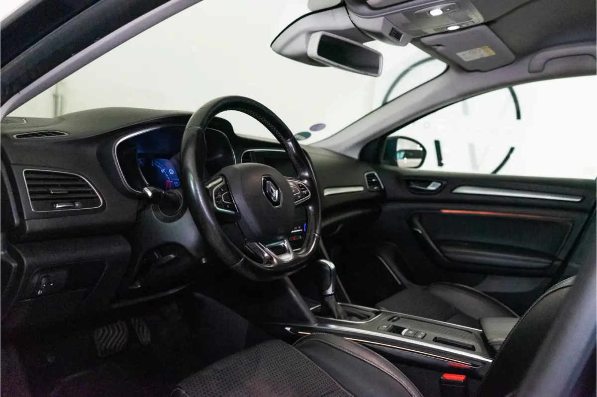 1.3 TCe Bose 141PK NL AUTO+NAP | Trekhaak | Camera&Aut. Inparkeren | Blind Spot | Titanium Grey