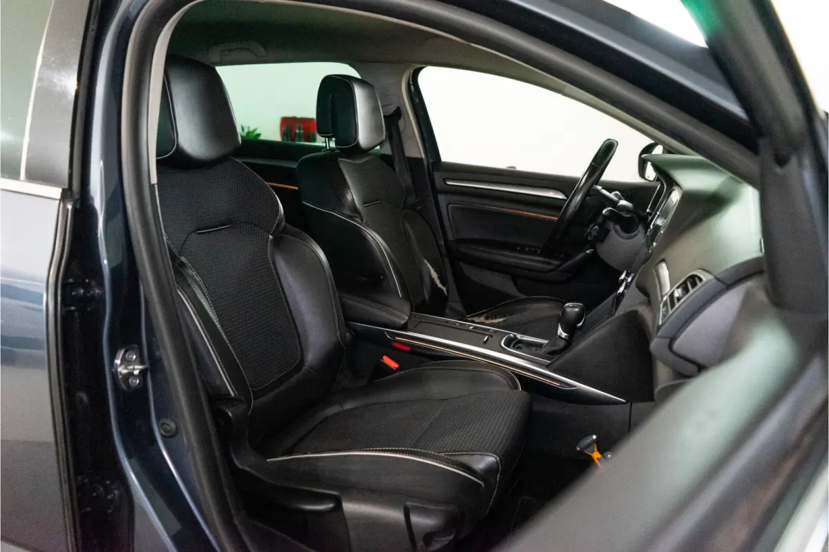 1.3 TCe Bose 141PK NL AUTO+NAP | Trekhaak | Camera&Aut. Inparkeren | Blind Spot | Titanium Grey