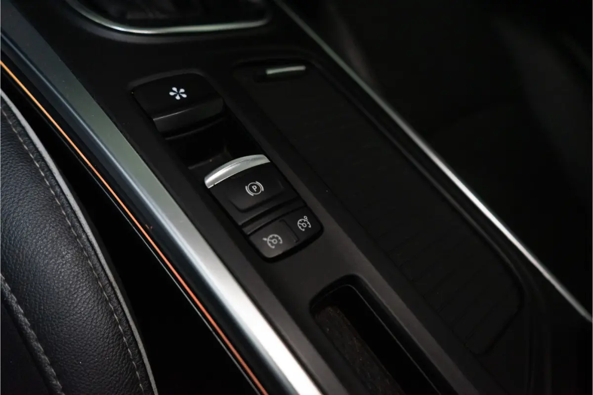 1.3 TCe Bose 141PK NL AUTO+NAP | Trekhaak | Camera&Aut. Inparkeren | Blind Spot | Titanium Grey