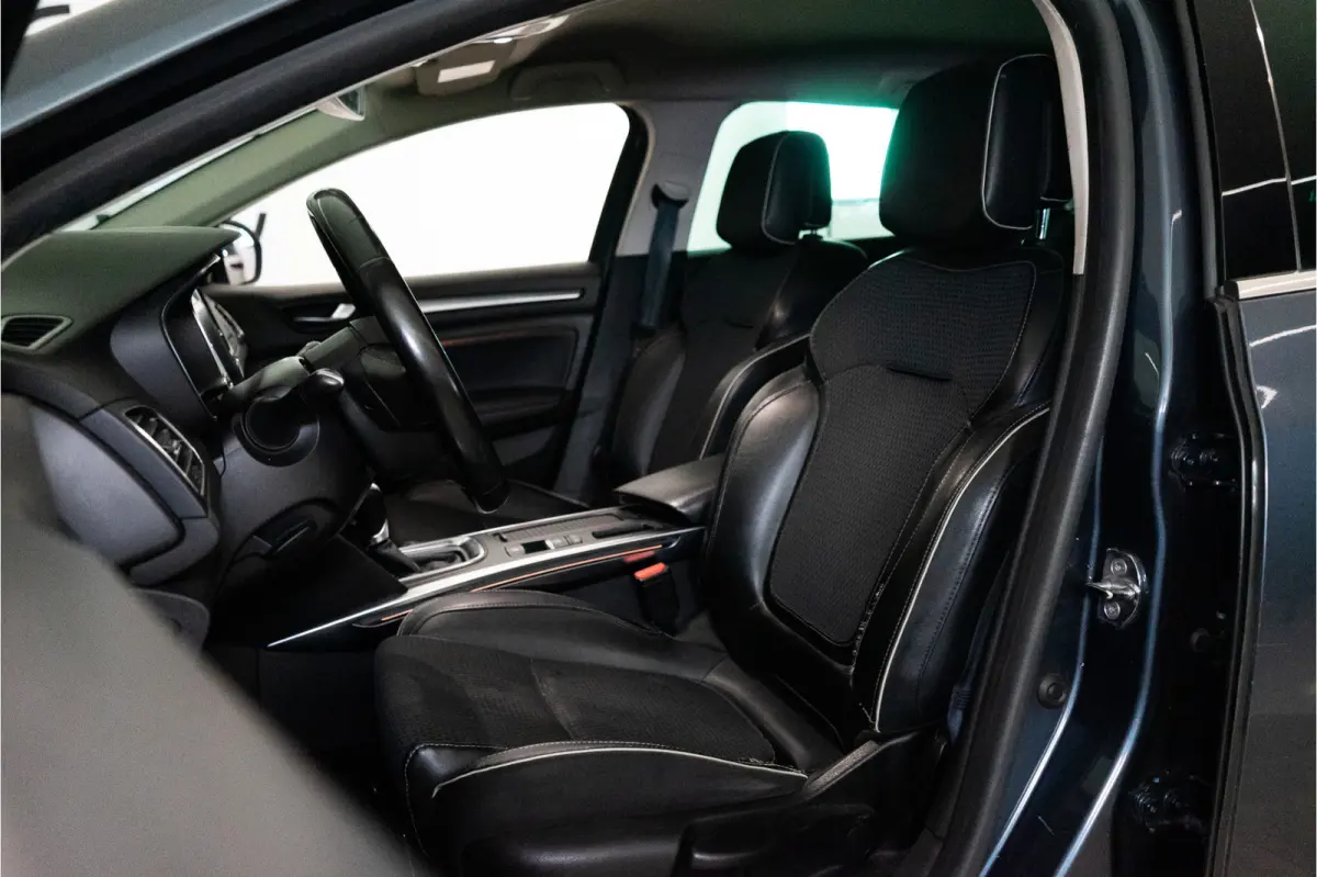 1.3 TCe Bose 141PK NL AUTO+NAP | Trekhaak | Camera&Aut. Inparkeren | Blind Spot | Titanium Grey