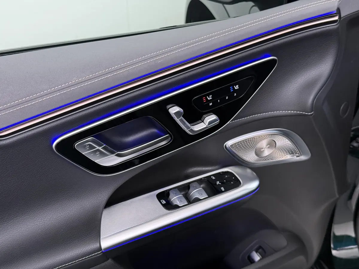 EQE SUV 300 AMG Line 91 kWh | Airmatic Achteras Pano Trekhaak Burmester Ventilatie 4x Stoelverwarming