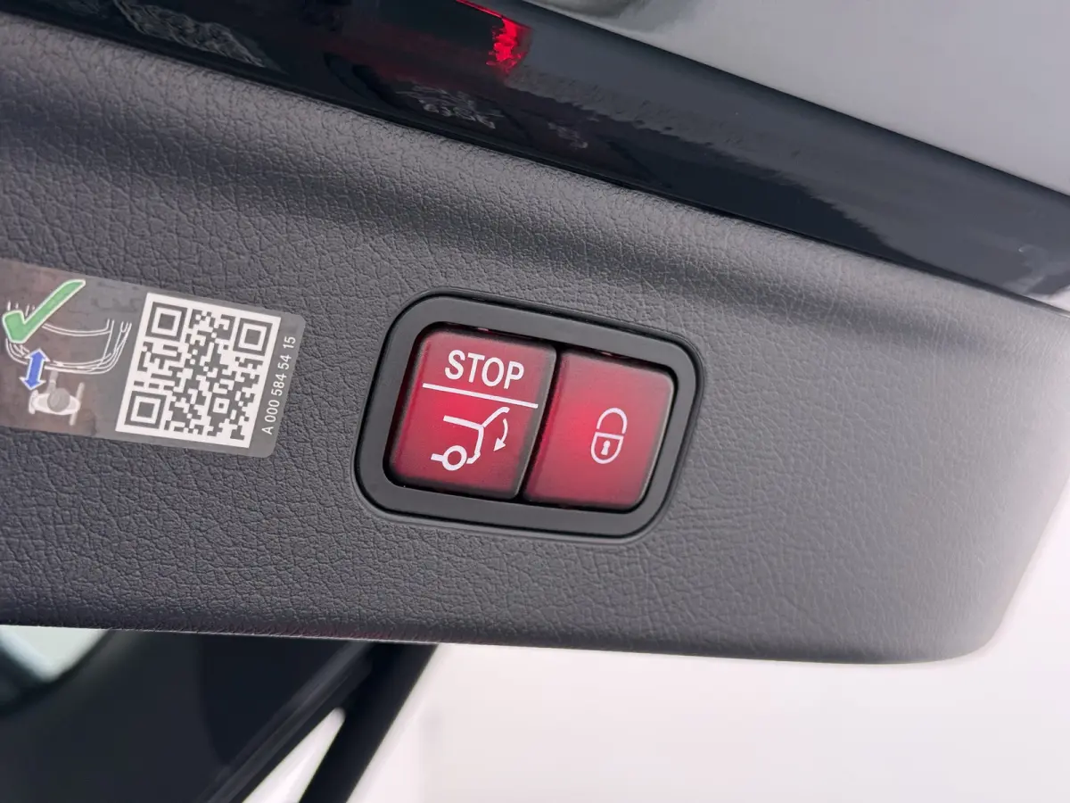 EQE SUV 300 AMG Line 91 kWh | Airmatic Achteras Pano Trekhaak Burmester Ventilatie 4x Stoelverwarming