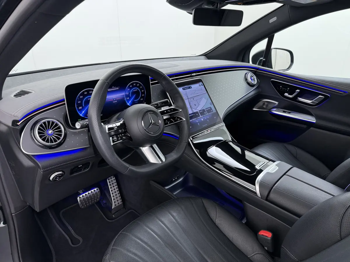EQE SUV 300 AMG Line 91 kWh | Airmatic Achteras Pano Trekhaak Burmester Ventilatie 4x Stoelverwarming