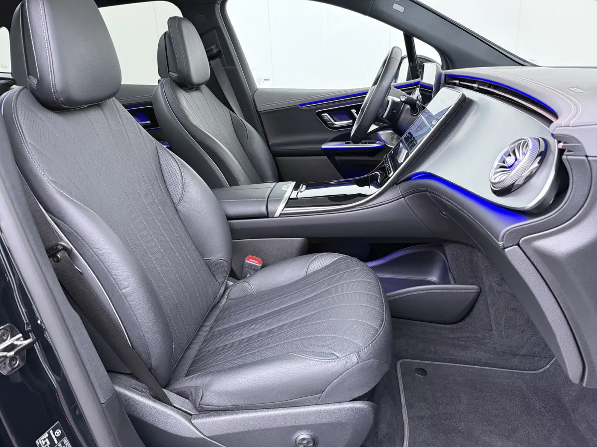 EQE SUV 300 AMG Line 91 kWh | Airmatic Achteras Pano Trekhaak Burmester Ventilatie 4x Stoelverwarming