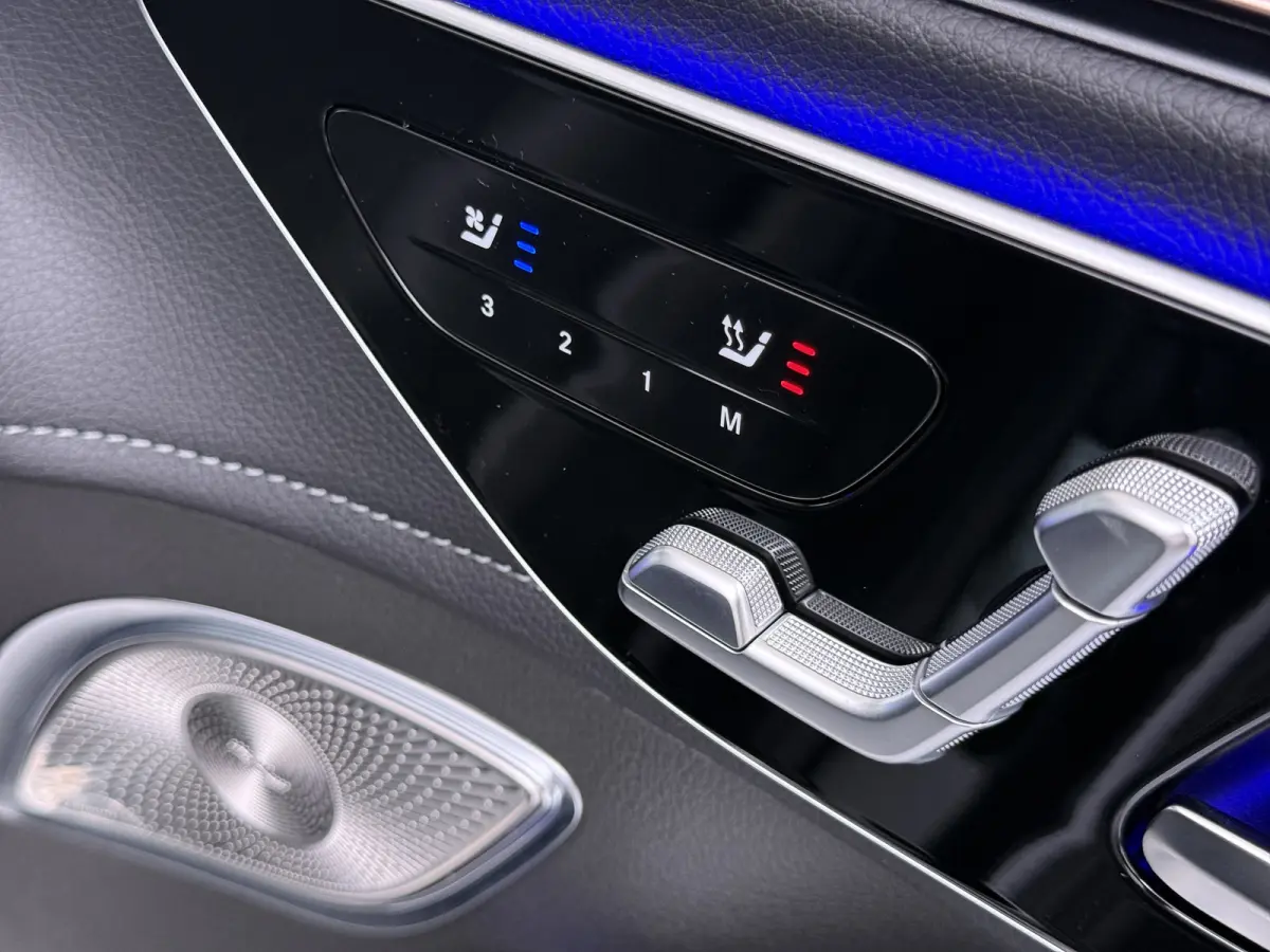 EQE SUV 300 AMG Line 91 kWh | Airmatic Achteras Pano Trekhaak Burmester Ventilatie 4x Stoelverwarming