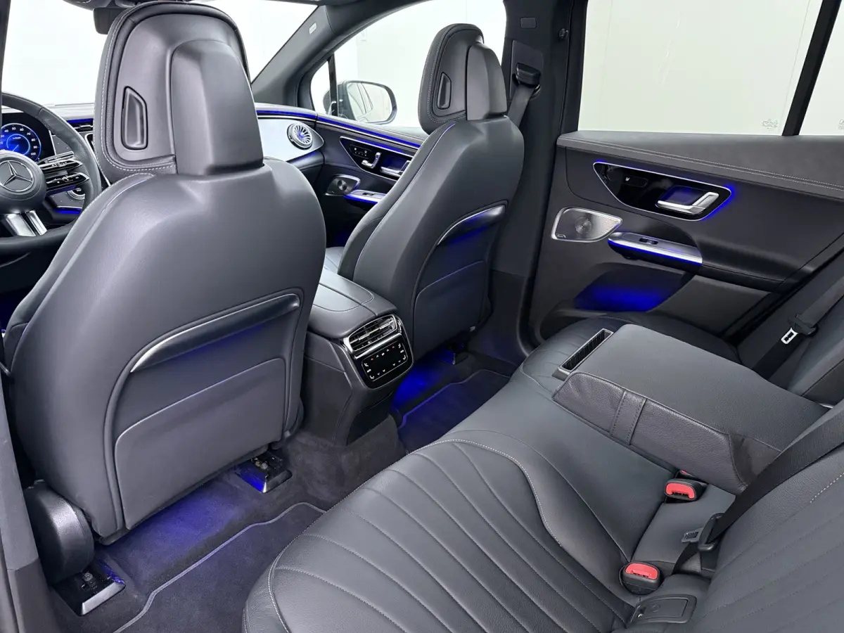 EQE SUV 300 AMG Line 91 kWh | Airmatic Achteras Pano Trekhaak Burmester Ventilatie 4x Stoelverwarming