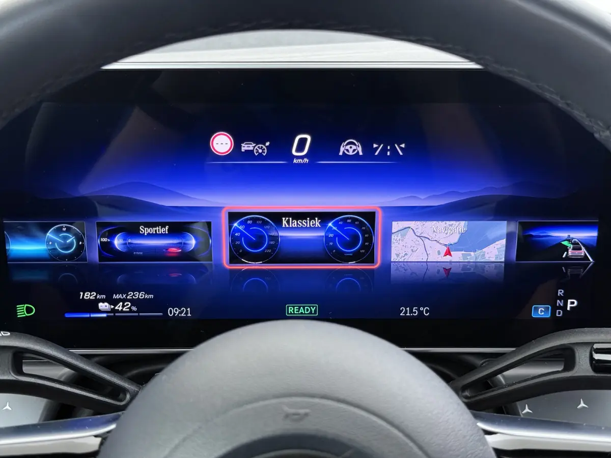 EQE SUV 300 AMG Line 91 kWh | Airmatic Achteras Pano Trekhaak Burmester Ventilatie 4x Stoelverwarming