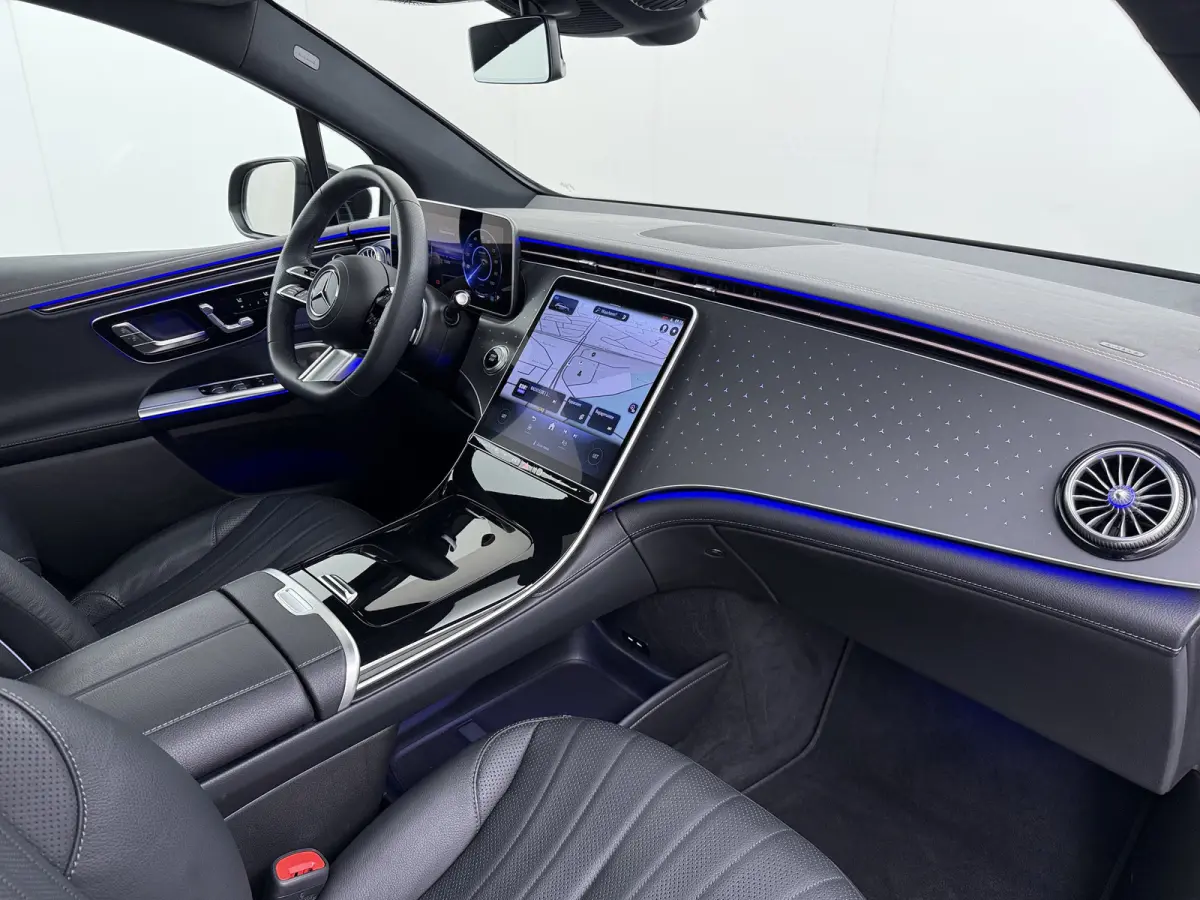 EQE SUV 300 AMG Line 91 kWh | Airmatic Achteras Pano Trekhaak Burmester Ventilatie 4x Stoelverwarming