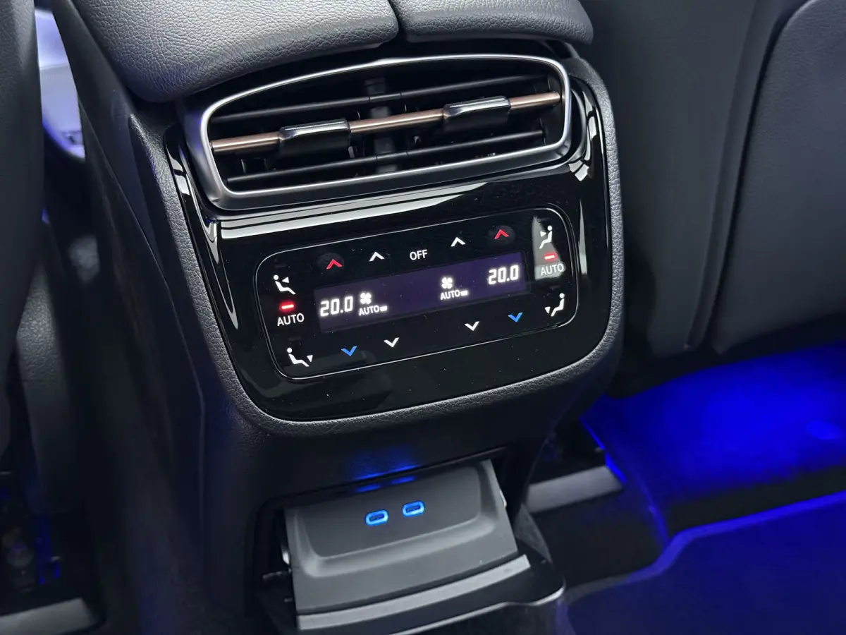 EQE SUV 300 AMG Line 91 kWh | Airmatic Achteras Pano Trekhaak Burmester Ventilatie 4x Stoelverwarming