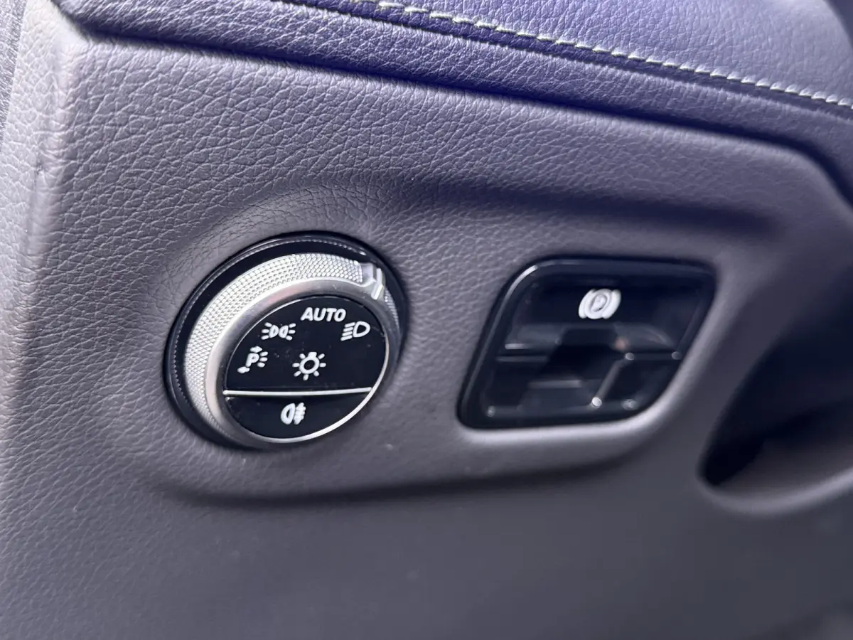 EQE SUV 300 AMG Line 91 kWh | Airmatic Achteras Pano Trekhaak Burmester Ventilatie 4x Stoelverwarming