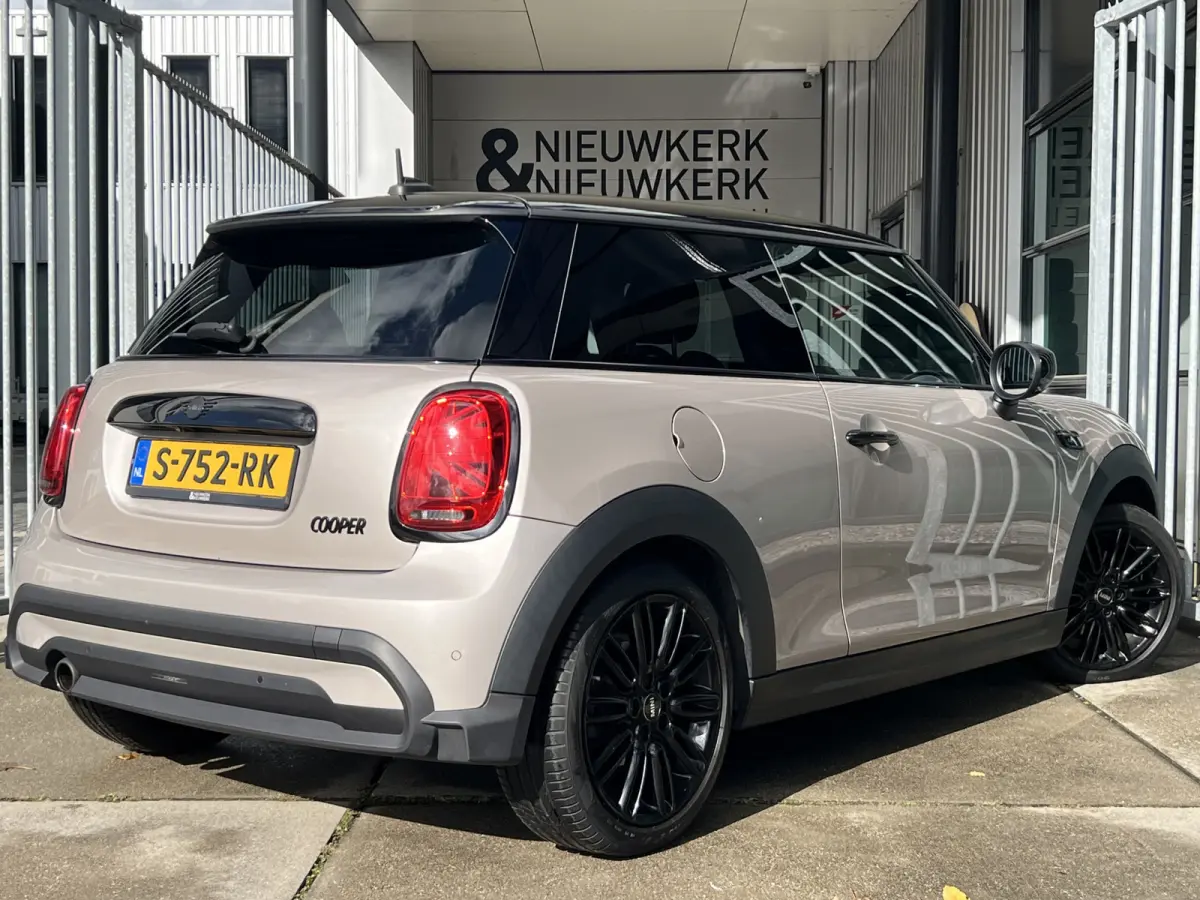 1.5 Cooper Camden Go Edition | AUTOMAAT | LEDER | CAMERA | CARPLAY | NAVI | CRUISE CONTROL | STOELVERWARMING | PDC | CLIMATE CONTROL | LMV 17'' | KEYLESS | LED | DAB | BLUETOOTH