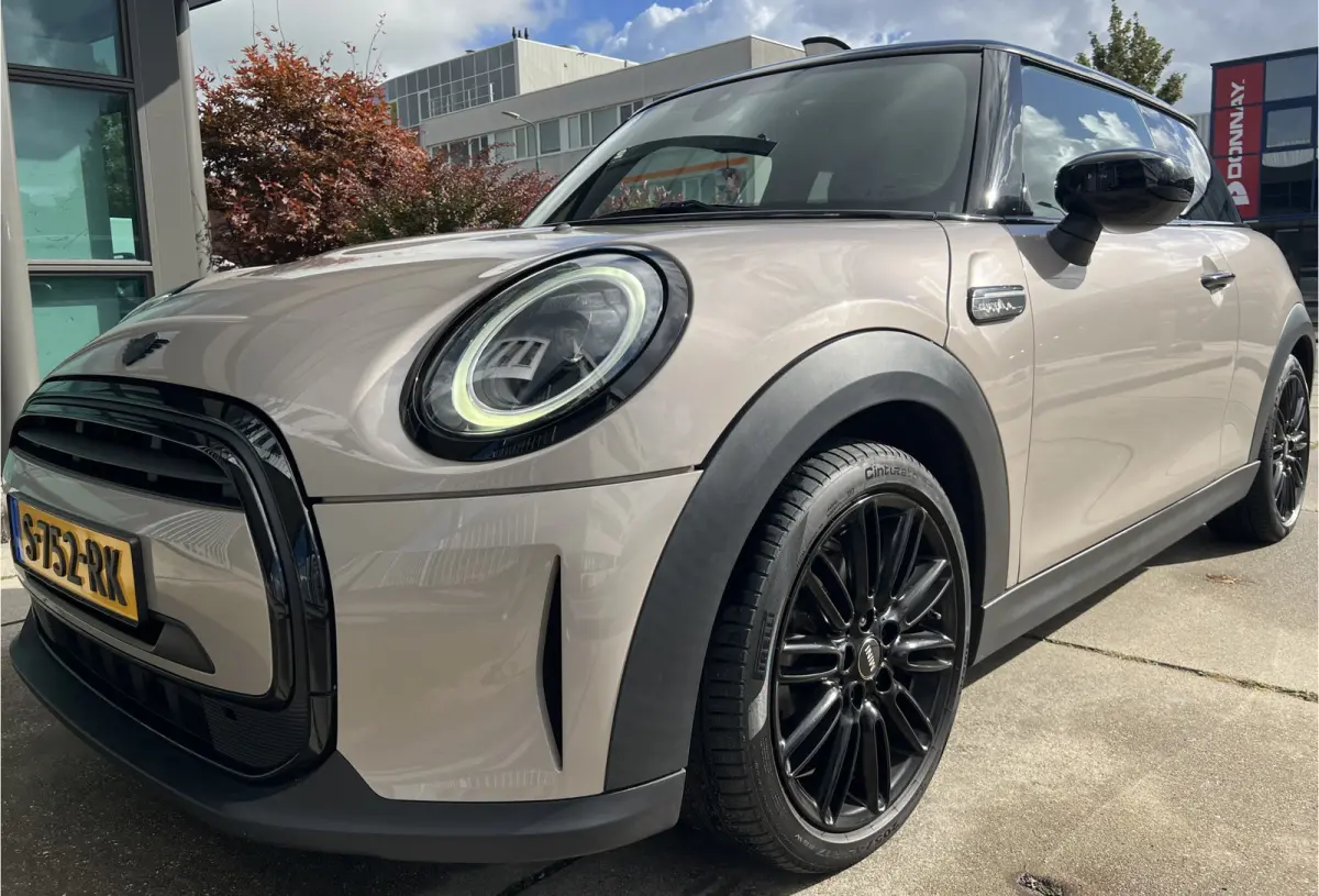 1.5 Cooper Camden Go Edition | AUTOMAAT | LEDER | CAMERA | CARPLAY | NAVI | CRUISE CONTROL | STOELVERWARMING | PDC | CLIMATE CONTROL | LMV 17'' | KEYLESS | LED | DAB | BLUETOOTH
