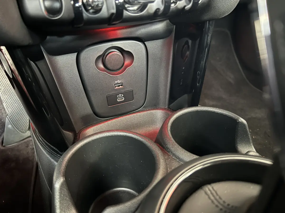 1.5 Cooper Camden Go Edition | AUTOMAAT | LEDER | CAMERA | CARPLAY | NAVI | CRUISE CONTROL | STOELVERWARMING | PDC | CLIMATE CONTROL | LMV 17'' | KEYLESS | LED | DAB | BLUETOOTH