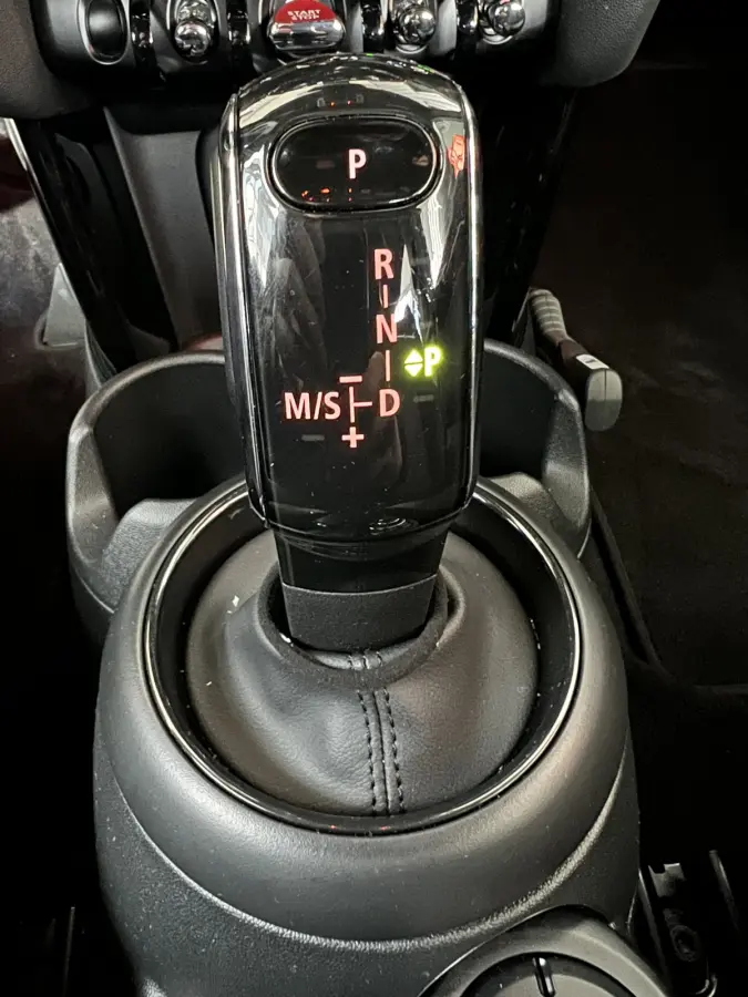 1.5 Cooper Camden Go Edition | AUTOMAAT | LEDER | CAMERA | CARPLAY | NAVI | CRUISE CONTROL | STOELVERWARMING | PDC | CLIMATE CONTROL | LMV 17'' | KEYLESS | LED | DAB | BLUETOOTH