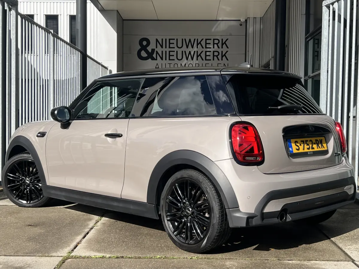 1.5 Cooper Camden Go Edition | AUTOMAAT | LEDER | CAMERA | CARPLAY | NAVI | CRUISE CONTROL | STOELVERWARMING | PDC | CLIMATE CONTROL | LMV 17'' | KEYLESS | LED | DAB | BLUETOOTH