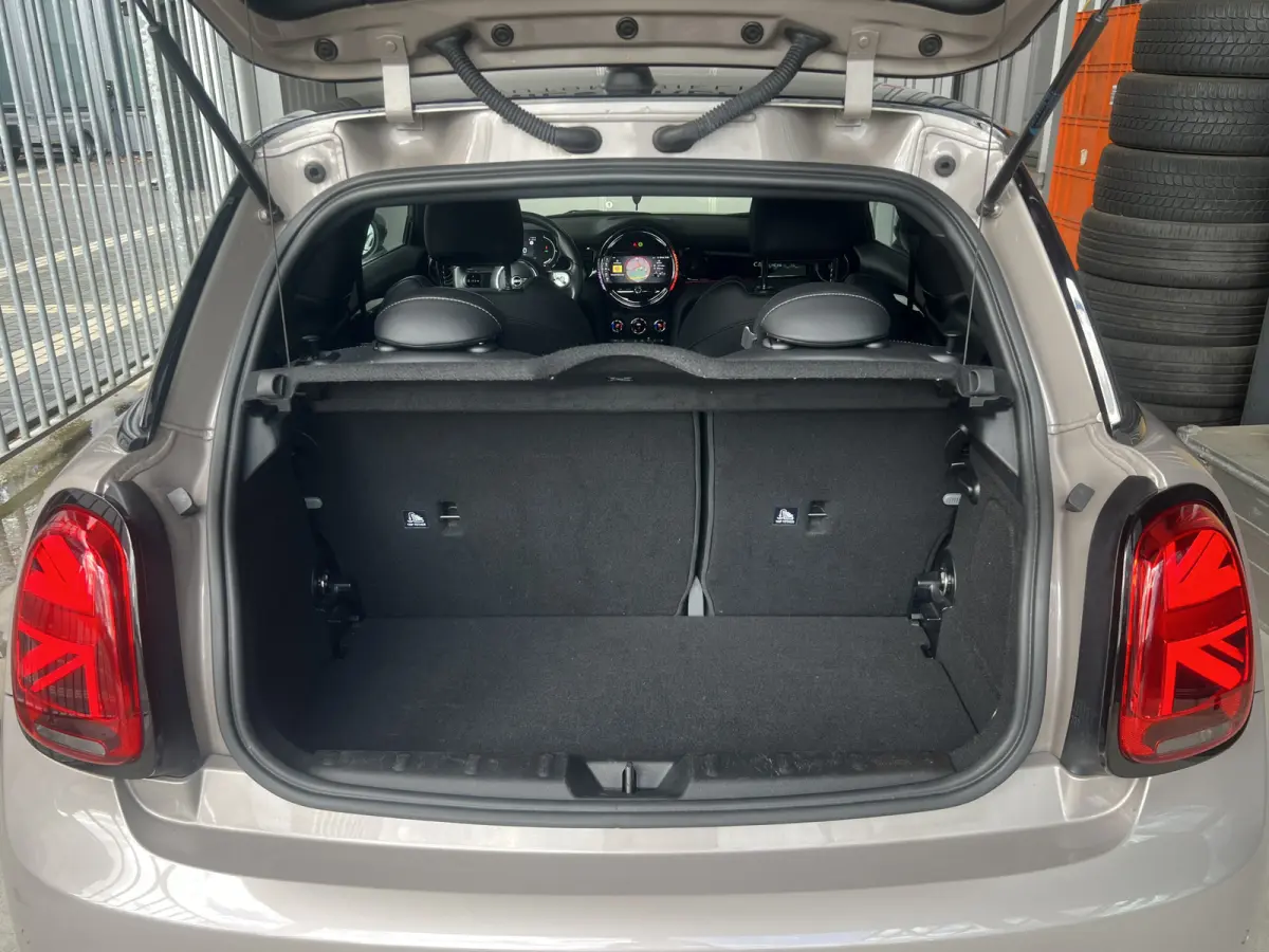 1.5 Cooper Camden Go Edition | AUTOMAAT | LEDER | CAMERA | CARPLAY | NAVI | CRUISE CONTROL | STOELVERWARMING | PDC | CLIMATE CONTROL | LMV 17'' | KEYLESS | LED | DAB | BLUETOOTH