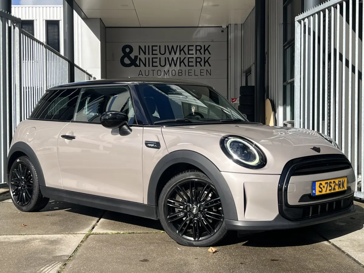 1.5 Cooper Camden Go Edition | AUTOMAAT | LEDER | CAMERA | CARPLAY | NAVI | CRUISE CONTROL | STOELVERWARMING | PDC | CLIMATE CONTROL | LMV 17'' | KEYLESS | LED | DAB | BLUETOOTH